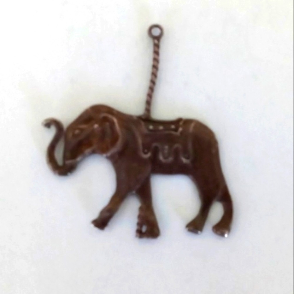 💞SALE!💞 Vintage Tiny Dainty Metal Circus Elephant Pendant / Charm.